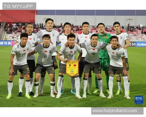 国外足球明星抵达中国引发热烈欢迎粉丝齐聚机场争相合影留念 国外足球明星抵达中国引发热烈欢迎粉丝齐聚机场争相合影留念