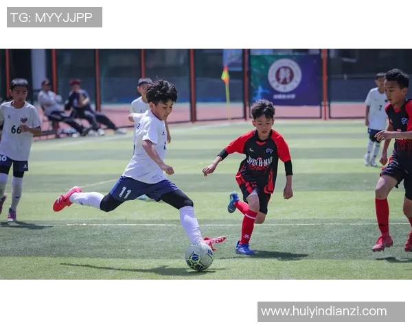 足球明星携手同框展现激情瞬间的精彩合影分享 足球明星携手同框展现激情瞬间的精彩合影分享